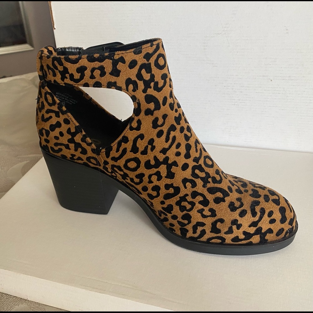 Mix Number 6 chunky heel bootie size 9
